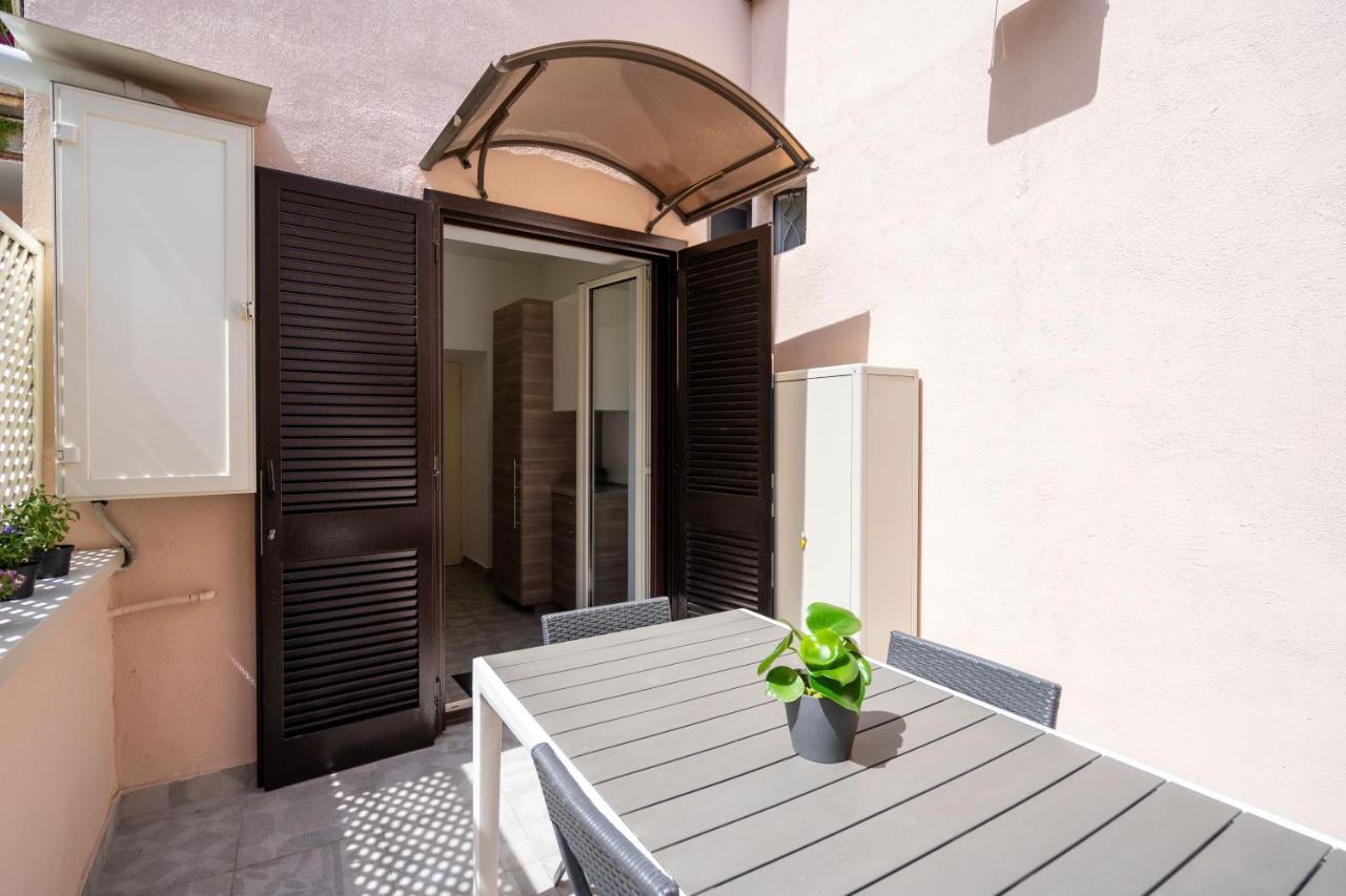 Appartamento Elegante Con Terrazzino Nel Centro Di Napoli 外观 照片