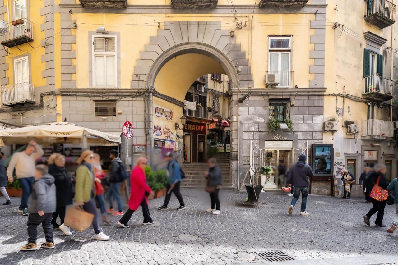 Appartamento Elegante Con Terrazzino Nel Centro Di Napoli 外观 照片