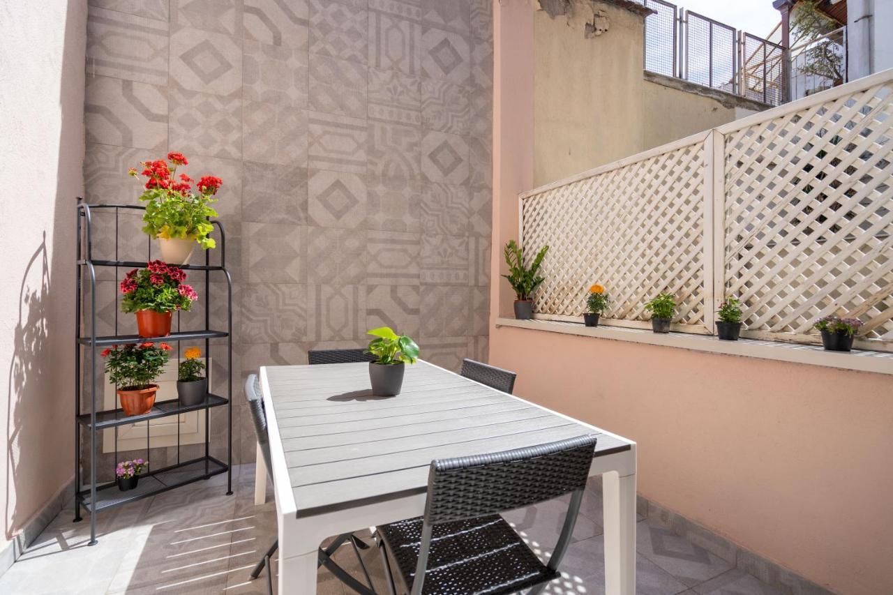 Appartamento Elegante Con Terrazzino Nel Centro Di Napoli 外观 照片